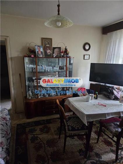 Apartament cu 2 camere semidecomandat în Craiovei