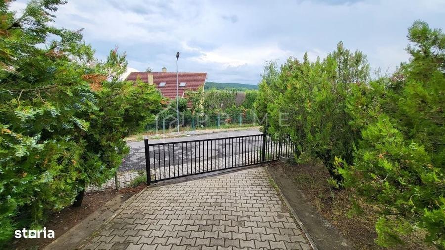 Casă cu 4 camere în Livezeni