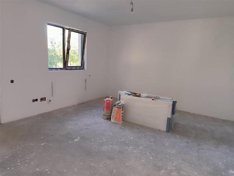 Casă cu 3 camere cu Canalizare în Pădureni