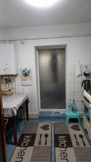 prprietar vand apartament 2 camere decomandate in spatele liceului auto - 2