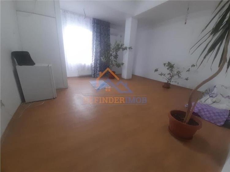 Garsoniera spatioasa zona Salaj - 4