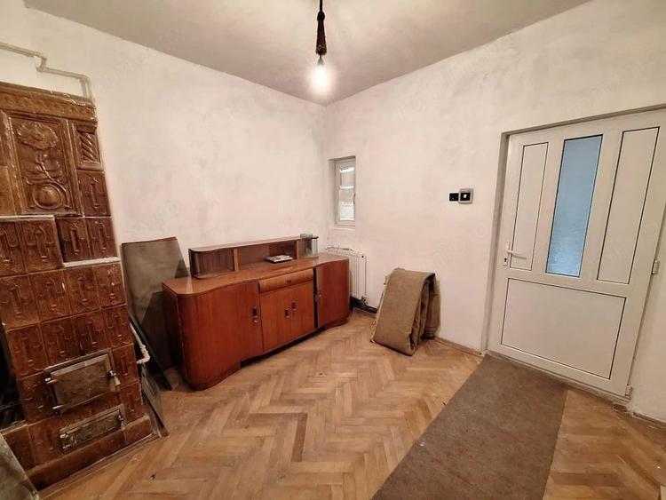 Casă cu 3 camere cu Teren 183 Mp în Central