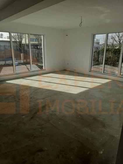 Casa situata in zona Costinesti - 11