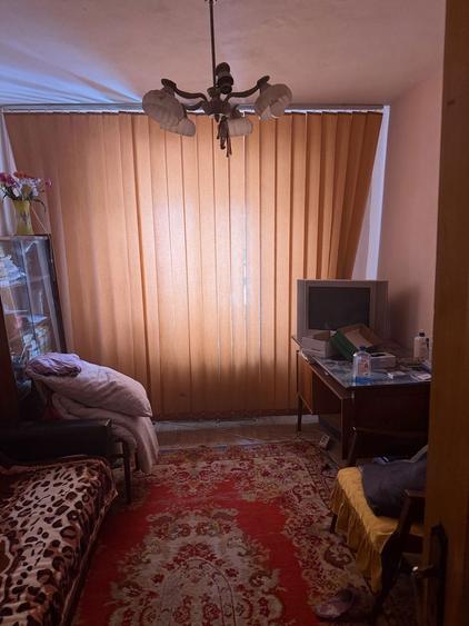 Vand apartament 3 camere decomandat sud etaj 2 /4 zona sud P2 - 1