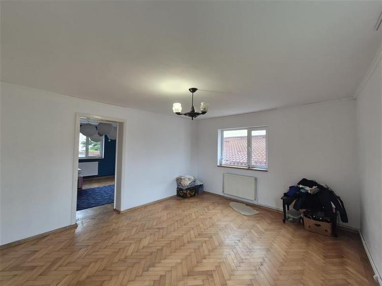 Casa individuala cu curte, 5 camere, cartier Noua - 10