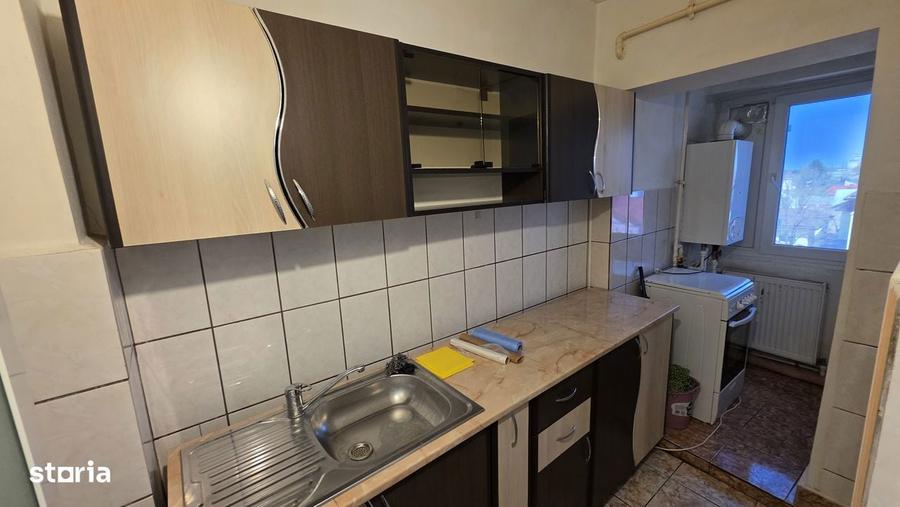 Vand garsoniera et. 4 zona Spital - 2