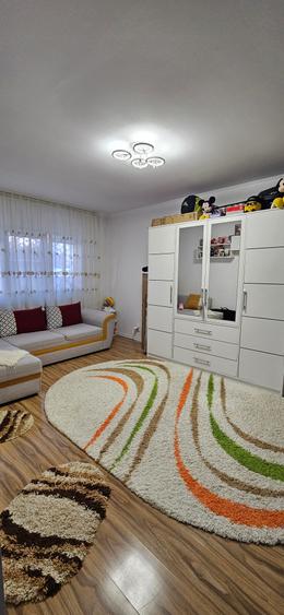 Apartament 2 camere, decomandat, bloc 1980, parter - 1