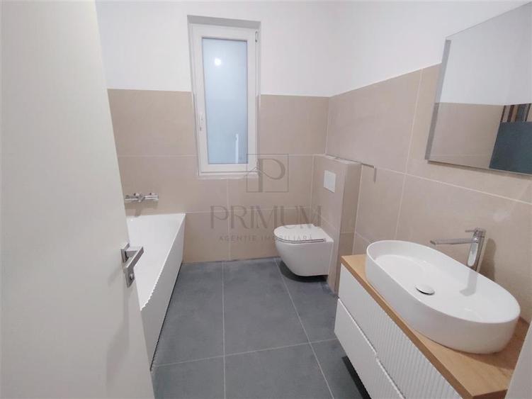 Duplex 5 camere - despartit prin camera tehnica - langa 4 benzi - 12