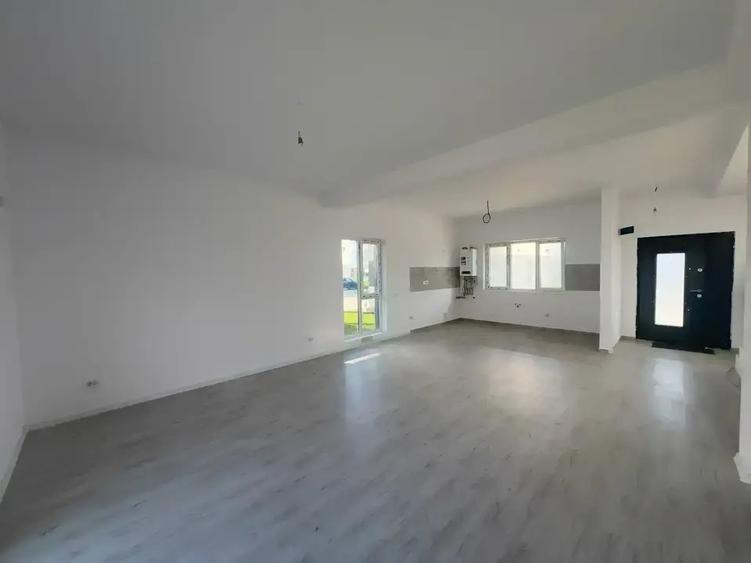 Vila 4 CamereAlipita P+1 | De Vanzare |  Complex Rezidential | Curte - 1