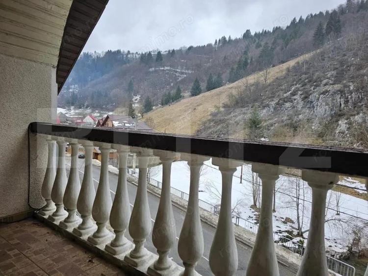 Casa la munte in Scari?oara 286 mp, teren 2.699 mp - 2