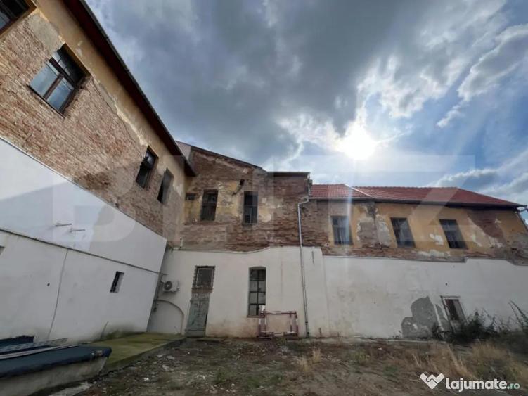 Hotel cu 44 camere, renovabil, pozi?ionat ultracentral - 1