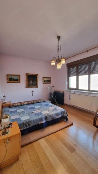 Apartament cu 5 camere in zona centrala - 2