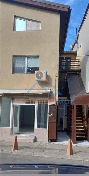 Casa P+1E+M (spatiu comercial inclus) sector 4 - 1