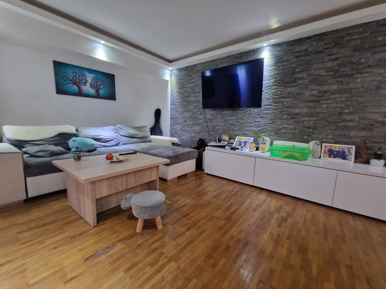 Navodari (Sud)- 3 camere decomandate, mobilat-utilat, etaj 3/4 - 9