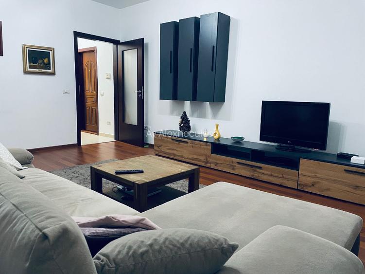 3 camere zona Medicinei