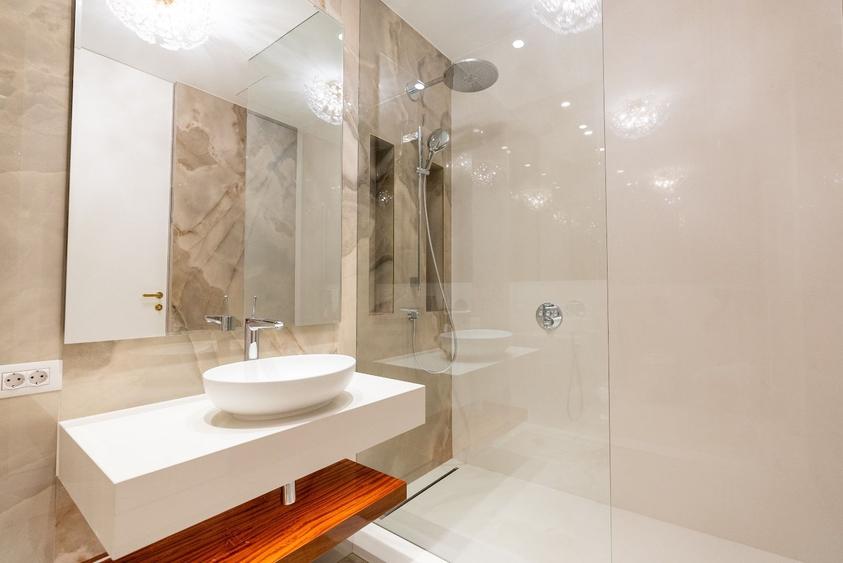Apartament cu 4 camere semidecomandat, mobilat în Dorobanți