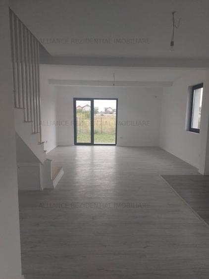 Casa,intr-un ansamblul modern,10 minute de mers pana in Bulevard. - 16