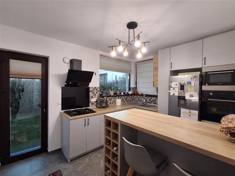 Vila deosebita Breazu,Padurea Marzesti,complet mobilata si utilata,curte amenaja - 8