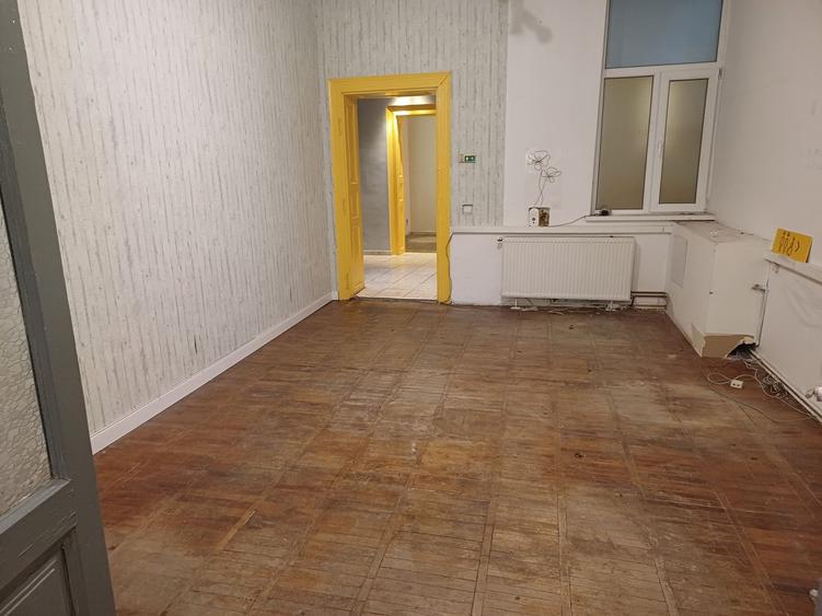 Vânzare apartament  pretabil cabinet,  birou 2 camere pe str.Horea - 3