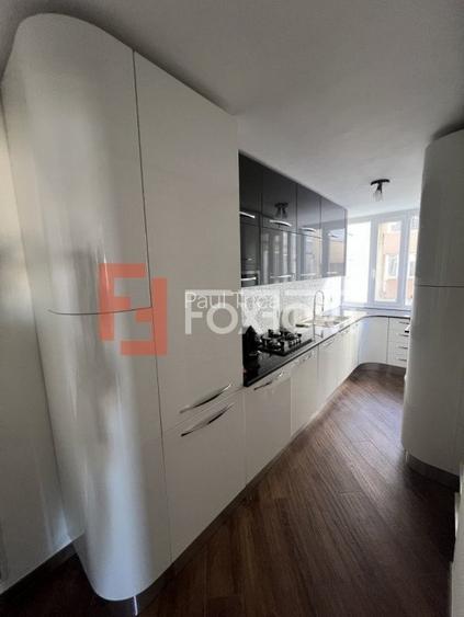 Apartament de vanzare cu 3 camere in zona Dacia
