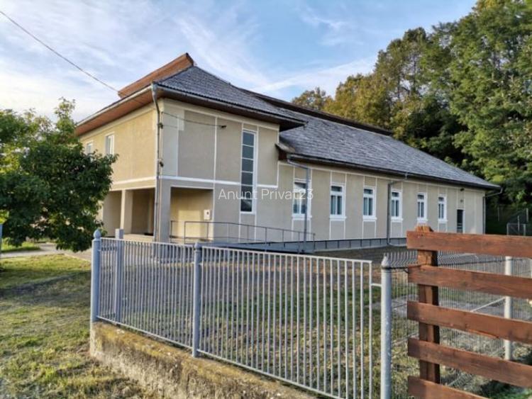 Vând casă P+1 446mp în Ocoliș, Maramureș, teren 1000mp