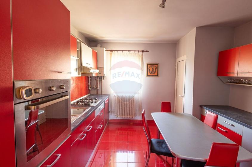 Apartament cu 5 camere de vânzare în zona Cetate - 4
