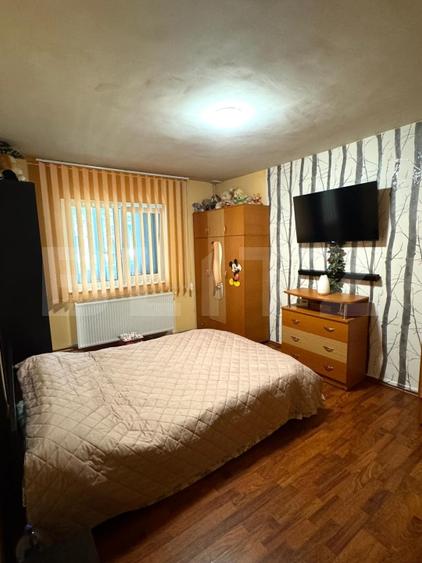 Apartament de vanzare, cu 2 camere, decomandat, zona Bartolomeu - 1