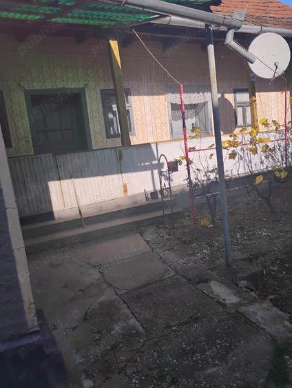 Vand casa 3 camere in loc Ghegea. - 2