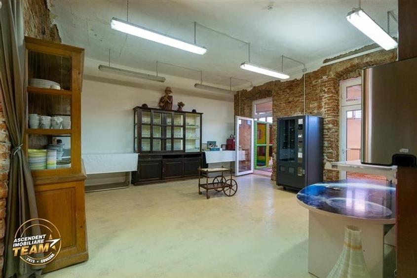 FILM!Spatiu comercial,ideal:centru educational,evenimente,magazin etc, Central,T - 24