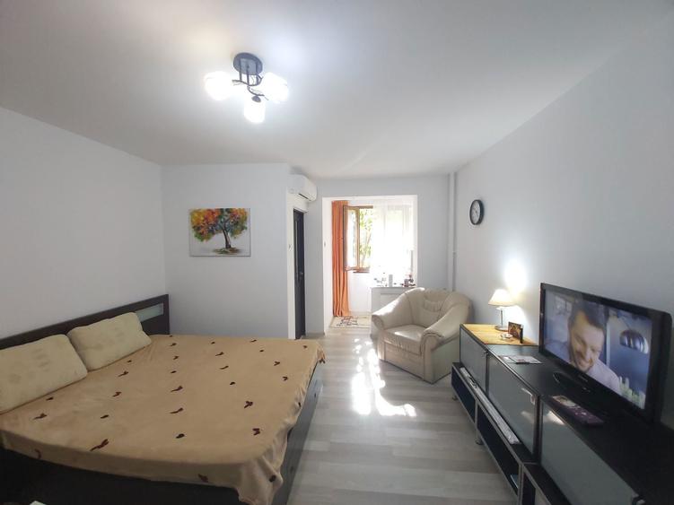 Titan/ Fara agentie - 1