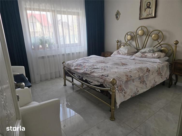 Casă cu 7 camere cu Teren 800 Mp în Șcheia