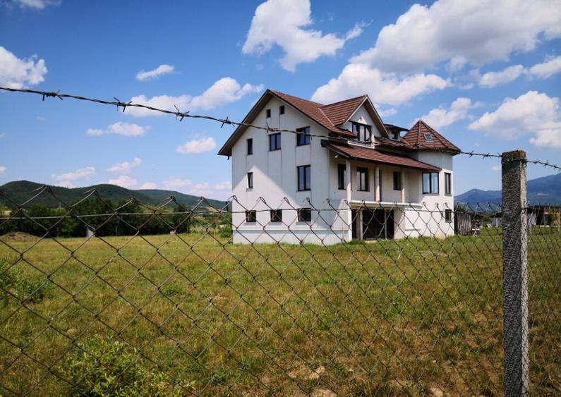 Casa P+1+M, 350 mp, teren 70 ari, Livezile, la 9 km de Bistri?a - 2