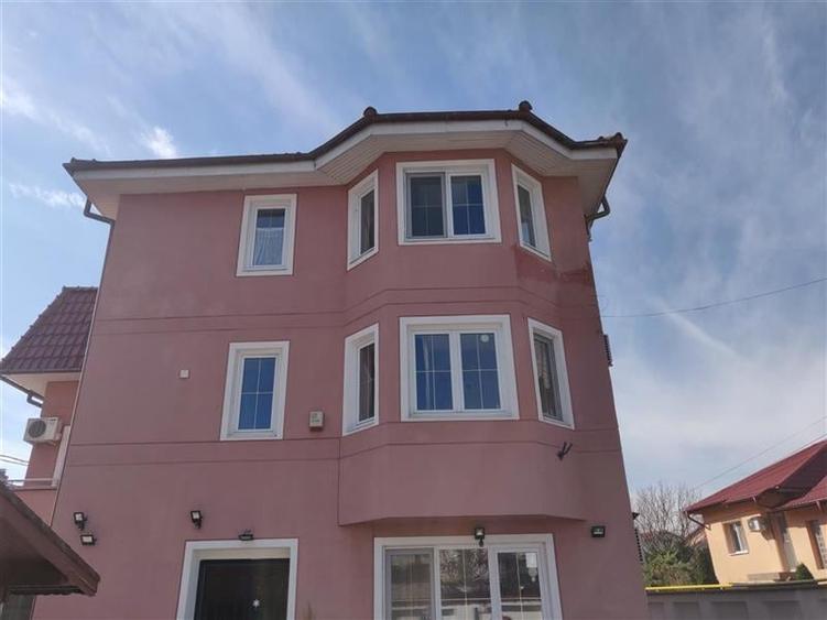 Vila de vanzare pretabila pentru rezidenta/birouri/gradinita - 1