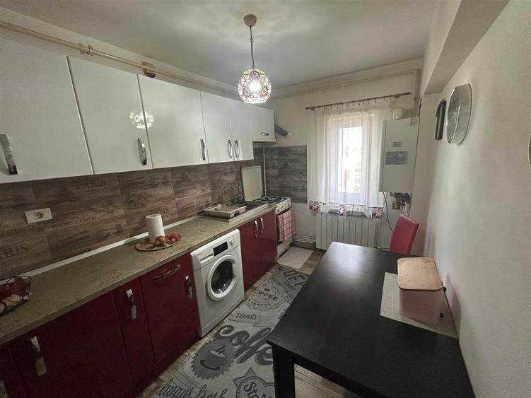 Apartament cu 2 camere de vanzare, zona Sud - 1