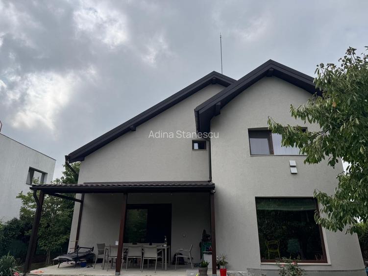 VILA COCHETA CU TEREN GENEROS,  PANOURI FOTOVOLTAICE 11KW SI GARAJ