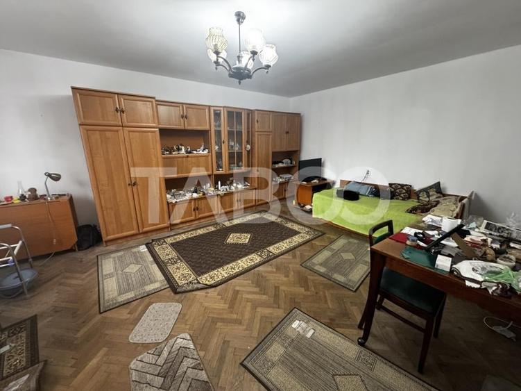 Casa individuala cu acces auto si garaj renovata exterior Trei Stejari - 3