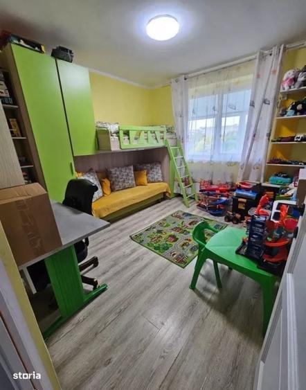 Apartament cu 3 camere decomandat în Est