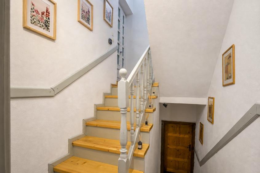Casă individuală cu 3 camere cu Teren 332 Mp în Castelul Peleș