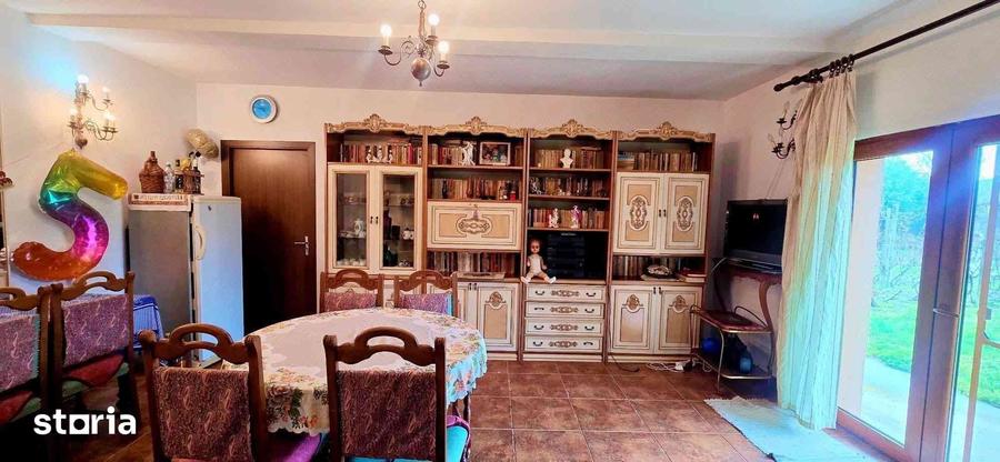 Casă cu 4 camere cu Teren 1701 Mp în Racovița
