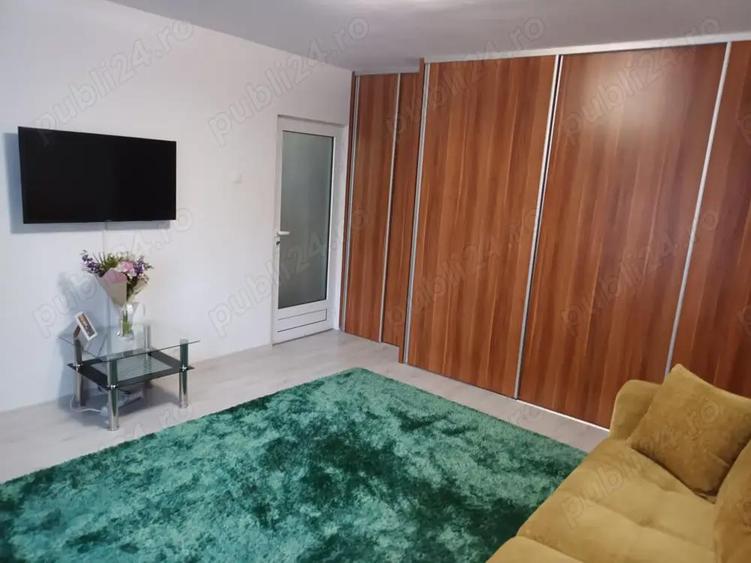 Apartament cu 3 camere decomandat în Noua