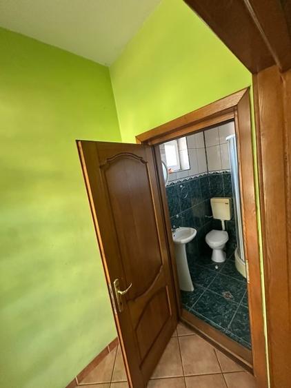 Casă individuală cu 8 camere cu Canalizare în Gruia