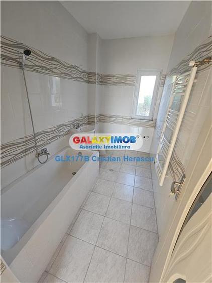 Apartament cu 3 camere semidecomandat în Sud-Vest