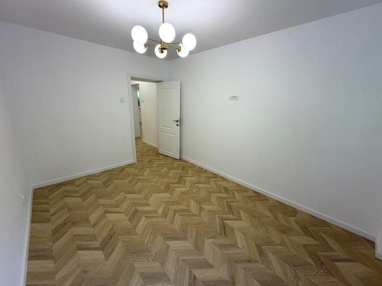 Apartament cu 3 camere semidecomandat în Floreasca