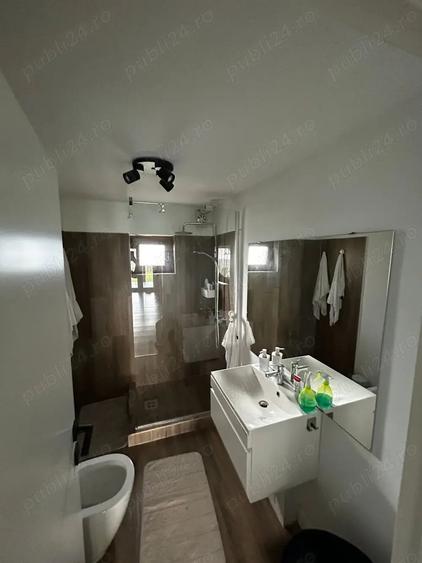 Casă cu 3 camere cu Teren 1285 Mp în Brezoi