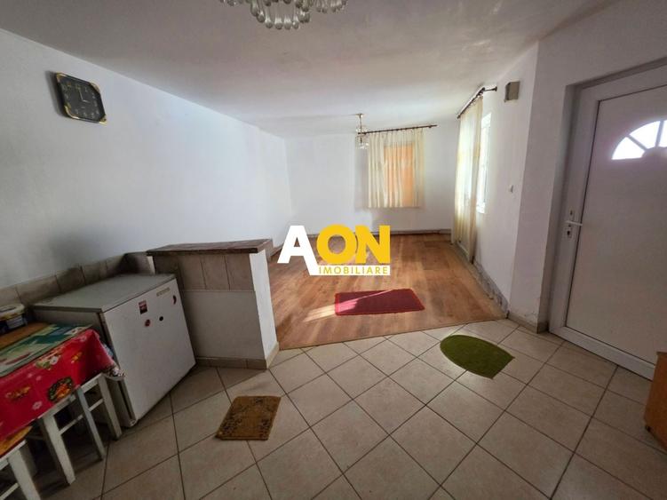 Casă individuală cu 8 camere cu Canalizare în Central