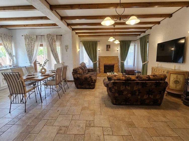 Casă cu 5 camere cu Piscina în Săcălaz