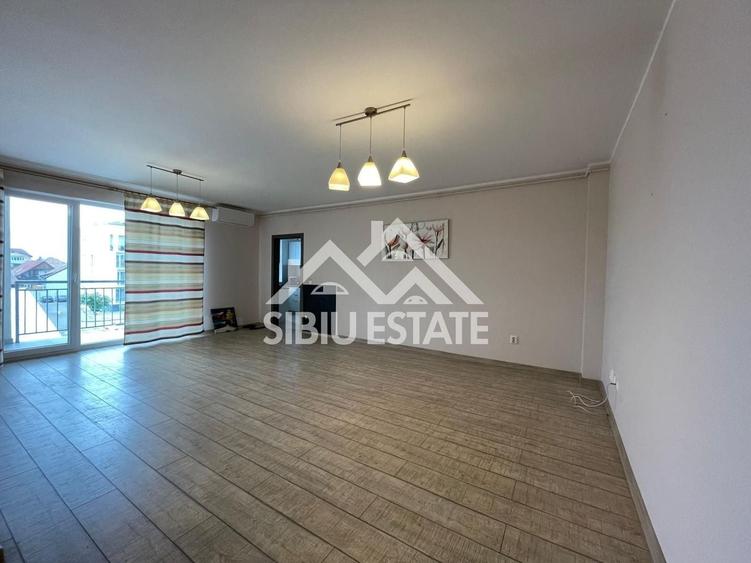 Apartament cu 3 camere decomandat, mobilat în Lazaret