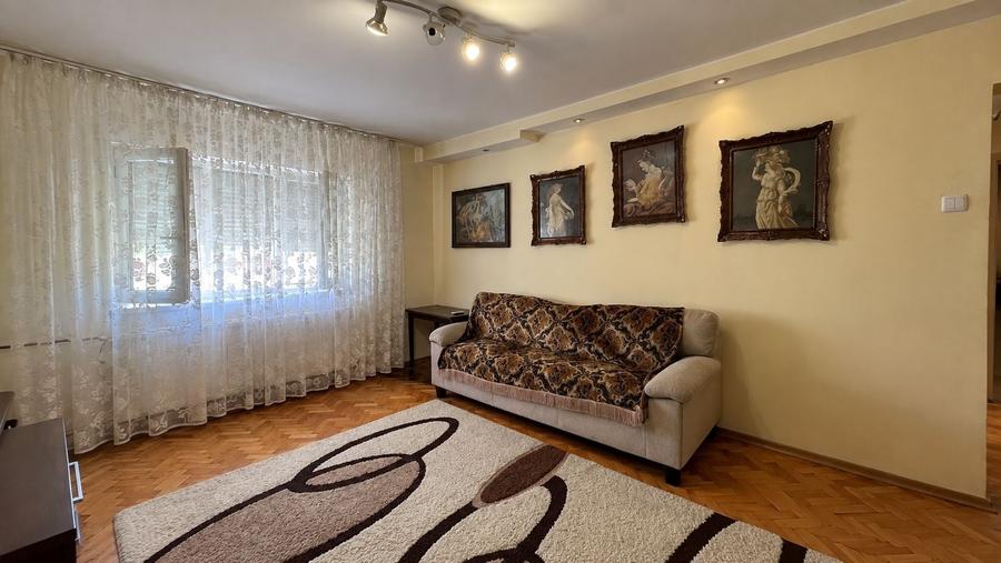 Apartament cu 3 camere decomandat, mobilat în Soarelui