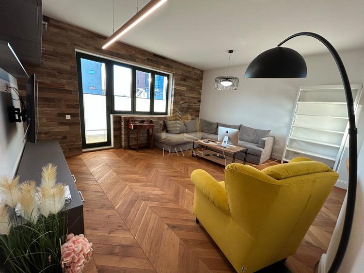 Apartament cu 4 camere circular, mobilat în Central