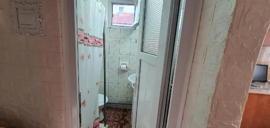 Garsonieră decomandată în Central